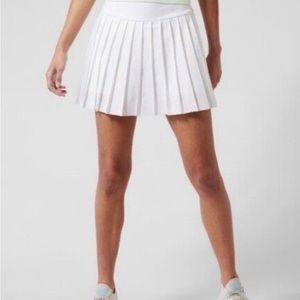 ATHLETA Elevate Skort White Pleated Tennis Skirt Medium NWT